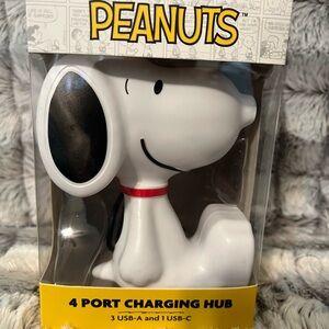 Peanuts Snoopy 4-Port Charging Hub